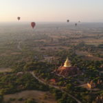 Ballet de montgolfières, Bagan, Myanmar