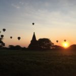 Lever de soleil et montgolfières, Bagan, Myanmar