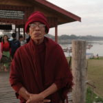 Moine bavard, U-bein bridge, Mandalay, Myanmar