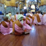 Bonzesses à Mahamuni pagoda, Mandalay, Myanmar