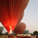 Préparation de la nacelle et du ballon, Bagan, Myanmar